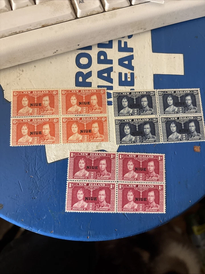 Niue 1937 Coronation set in blocks of four SG 72-74 Mnh. - Image 1 of 1