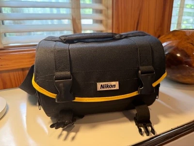 Nikon Negro Línea Amarilla Acolchado DSLR Cámara Estuche/Gadget Bolso de Hombro de Transporte Foto 1 de 3