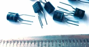 Transistor National Semiconductor 2N3906 PNP Gen Propósito 5 Piezas OMA061 - Imagen 1 de 2