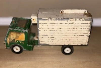 ERTL Farm Country 4231 Farm Truck Model - Image 1 of 4