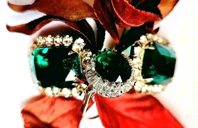 Juego de joyas retro imitación verde esmeralda y diamantes de imitación (anillo y pendientes) Foto 1 de 4