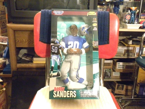 BRAND NEW (NOS) STILL SEALED NFL 1999 BARRY SANDERS STARTING LINE UP FIGURE Cover