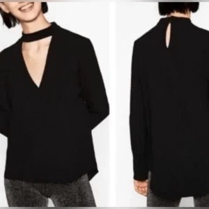 Zara Damen Choker Cut-Out Bluse Gr. S-M schwarz fließend hoher/niedriger Saum minimalistisch - Bild 1 von 8