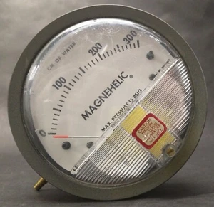 Dwyer Magnehelic differential pressure gage 0-300 cm water cmH2O model 2000-300C - Picture 1 of 11