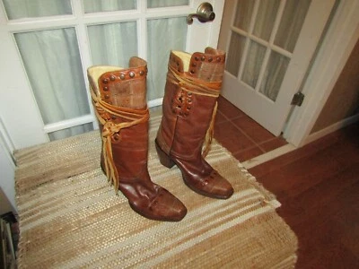 Botas de cuero marrón con tachuelas y flecos para mujer Corral A3283 talla 6 M Foto 1 de 4