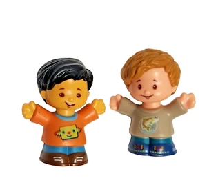 Fisher-Price Little People Boy Koby & Friend Juguete de repuesto y adornos para pasteles - Imagen 1 de 3