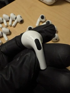 Remplacement USB-C Apple AirPods Pro 2e génération - Côté droit UNIQUEMENT A3047 - « Grade B » - Photo 1 sur 4