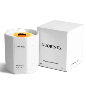 Luxury Aromatherapy Candle in Modern White Octagonal Ceramic - Champagne & Fr... - Foto 1 di 5