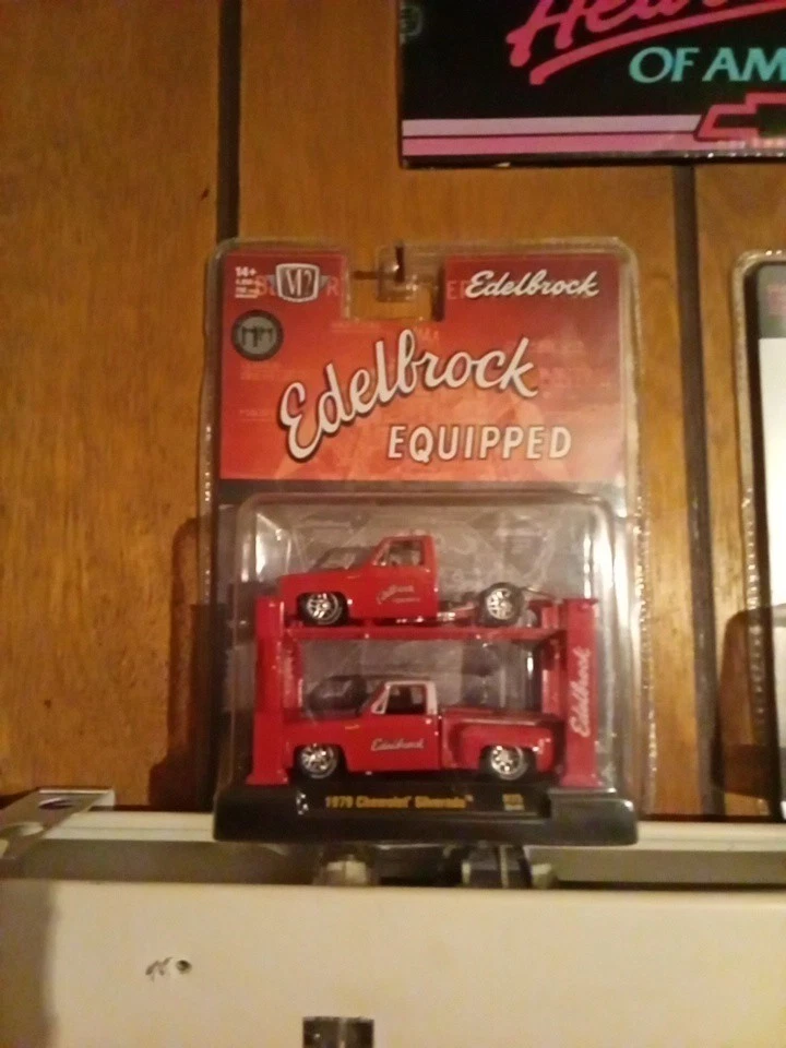 M2 Machines Edelbrock 2024 Auto-Lift 2 Pack 1979 Chevrolet Silverado R25 23-01 - Image 1 of 1
