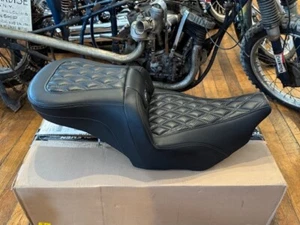 Saddlemen Roadsofa Carbon Fiber Gray Lattice Gel Seat 2023-2025 Harley Touring - Picture 1 of 9