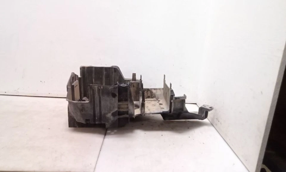 Лоток аккумулятора в сборе для Jeep JK Wrangler 3,8 л 55395524 2007-2011 143874 - Изображение 1 из 4