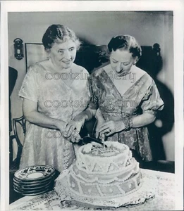 1955 Press Photo Helen Keller Cuts 75th Birthday Cake With Polly Thompson - Picture 1 of 2