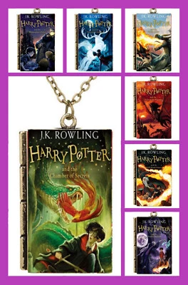 Harry Potter Serie de Libros 2014 Ilustrada Cubierta Colgante Collar Bolsa de Regalo Gratis Foto 1 de 4