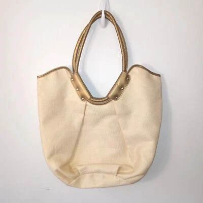 Bolso de hombro Wacoal dorado grande ligero forrado de playa para mujer Foto 1 de 4