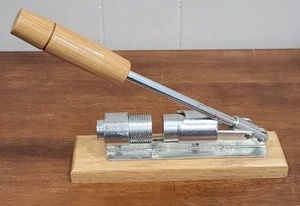 Vintage Schilf Rakete verstellbar Nussknacker Metall Holzsockel Top Zustand - Bild 1 von 6