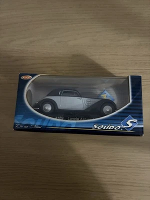 Solido 1/43 4169 - LANCIA ASTURA 1935 SILVER & BLACK DIE CAST METAL - Image 1 of 4