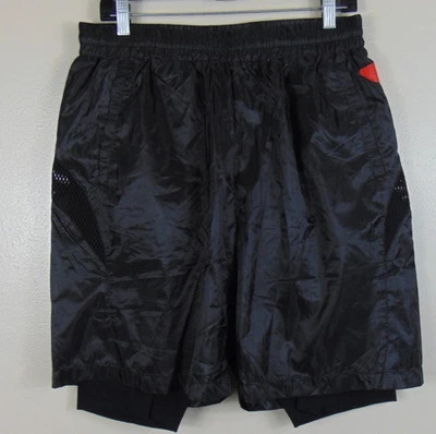 Pantalones Cortos Atléticos FILA Negros Con Pantalones Cortos de Motociclista Incorporados Deletrear Cordón Grandes Foto 1 de 4