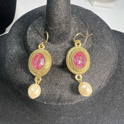 Hermosos Pendientes Colgantes Marca 1928 Tono Dorado Facetado Rosa Estrás y Perla Foto 1 de 2
