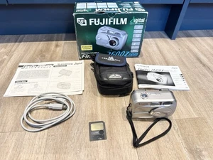 FUJIFILM FinePix 2600 Zoom Retro Digital Camera Original Box Memory Card & Case - Picture 1 of 10