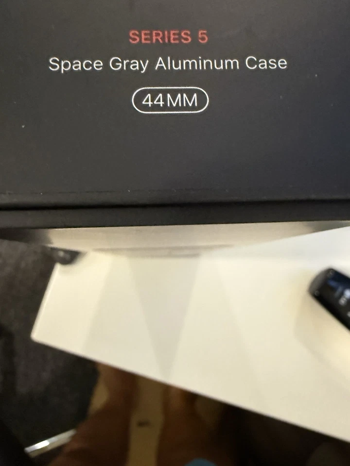 iWatch Series 5 GPS , Cellular - Image 1 of 4