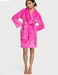 Victoria's VICTORIA Secret FUCHSIA FRENZY PINK Short COZY Plüsch Velour MORGENMANTEL M L - Bild 1 von 3