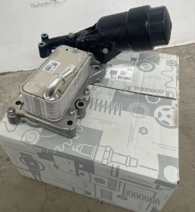 GENUINE MERCEDES-BENZ ENGINE OIL FILTER HOUSING & COOLER, OM651, A6511801310 - Picture 1 of 4