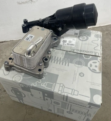 GENUINE MERCEDES-BENZ ENGINE OIL FILTER HOUSING & COOLER, OM651, A6511801310 - Image 1 of 4