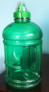 Water Sports Bottle Polycarbonate Half Gallon 1.89 L 64 oz Green - Picture 1 of 3