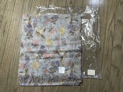 Bufanda Chan Luu Cachemira y Seda Plein Air Floral Talla 62’ x 58’ Nueva BRH-SC-567 Foto 1 de 4