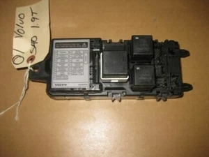 00-04 volvo s40 OEM In-dash fuse box electrical junction & relays # 30889989 - Picture 1 of 1