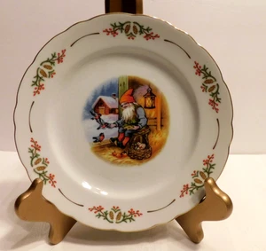 Christineholm Old Fashioned Christmas Salad / Dessert Plate, Appears Unused - Picture 1 of 4