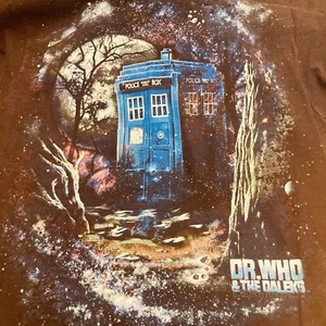 Dr Who & The Daleks Men's SS Graphic T Shirt, Size S, Moon Police Call Box 1985 - Picture 1 of 6