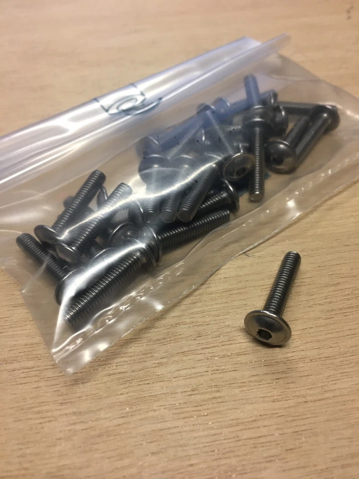 VITE ACCIAIO INOX M4x20 TESTA BOMBATA FLANGIATA CHIAVE BRUGOLA 2,5mm  25PZ. - Immagine 1 di 1