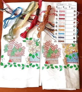 Gestempelt Kreuzstich 2 Geschirrtücher getönte Blumenkörbe unvollendet bestickt - Bild 1 von 3