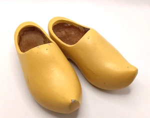 VINTAGE DUTCH CLOGS. WOODEN HAND CARVED 9" LONG - Picture 1 of 7