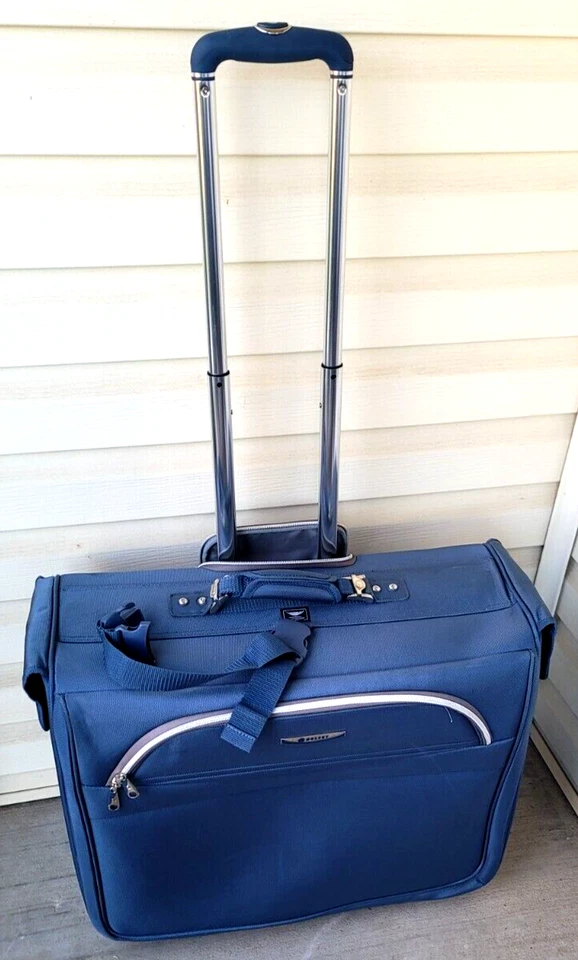 DELSEY COLOR VERDE AZULADO 2 ruedas trolley ropa traje-ropa equipaje 26”W/24”H/15”D Foto 1 de 4