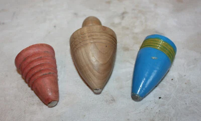 3 Stück Peitschenkreisel Holzspielzeug Erzgebirge Kinderspielzeug Straße - Bild 1 von 3