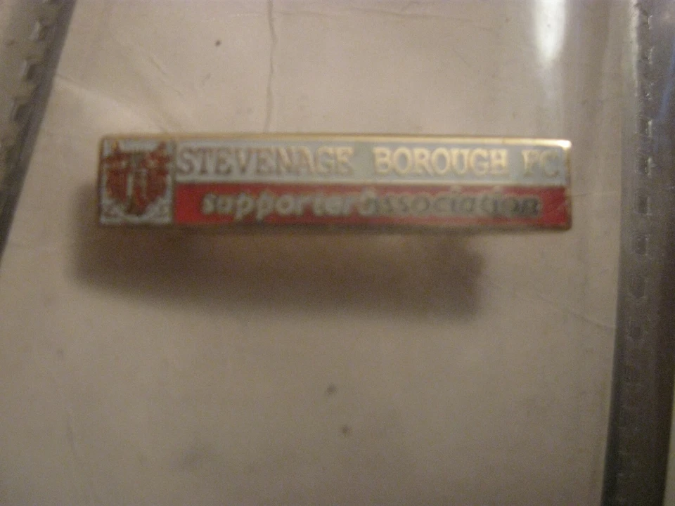 RARE OLD STEVENAGE BOROUGH FOOTBALL SUPPORTERS CLUB THIN ENAMEL BROOCH PIN BADGE - Image 1 of 1