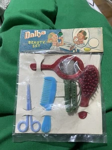 Vintage New Old Stock 50er Jahre Dollys Beauty Set Spielzeug Hong Kong - Bild 1 von 3
