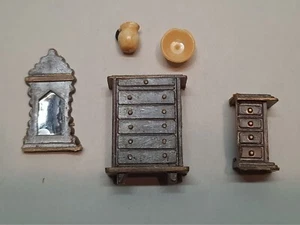 Dollhouse Miniature - 1:48 scale Bedroom Set - 5 piece, plastic - Picture 1 of 1