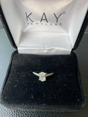 Anillo de compromiso Foto 1 de 4