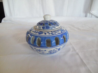 Blue & white porcelain jar tealight, votive candle holder 5" - Image 1 of 4