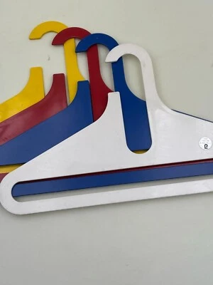 K2/ 4 x Danilo Silverstein Design Kunststoff Kleiderbügel 70er Jahre /  Vintage - Bild 1 von 4