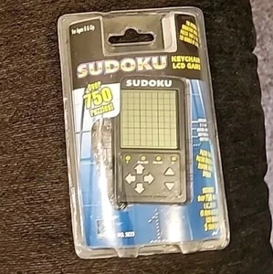 Nuovo Vintage 2005 Mini Sudoku Portachiavi LCD Portatile Gioco Elettronico Portatile - Foto 1 di 5