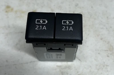 TOYOTA CAMRY 2018-2020 consola central trasera puerto USB enchufe interruptor OEM Foto 1 de 4