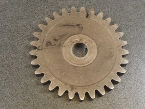 SUZUKI GS400 1977 16331-44000 GEAR OIL PUMP DRIVEN 12305 - Picture 1 of 4