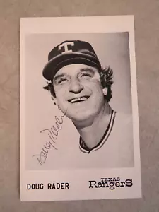 MLB BASEBALL TEXAS RANGERS DOUG RADER AUTOGRAPHED 5.5" x 3.5" PHOTO - Picture 1 of 3