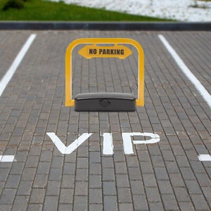 Barriera di Parcheggio Telecomandata - Con 1 Telecomandi e Due Chiavi Nuova - Foto 1 di 24