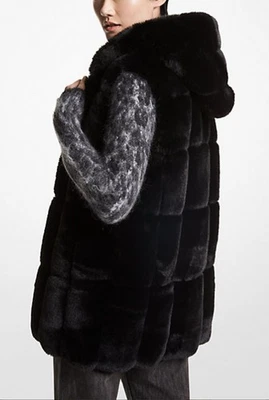 Colete Michael Kors acolchoado com capuz de pele sintética tamanho pequeno novo com etiquetas $295 preto 77F1153M52 - Imagem 1 de 4