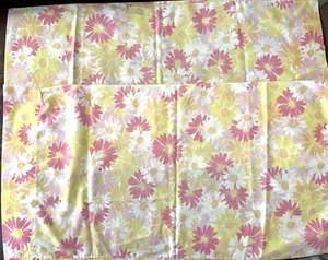 2 Vtg.Pequot King Percale SUN DAISY Pillowcases Bold Florals Pink Colorway - Picture 1 of 7